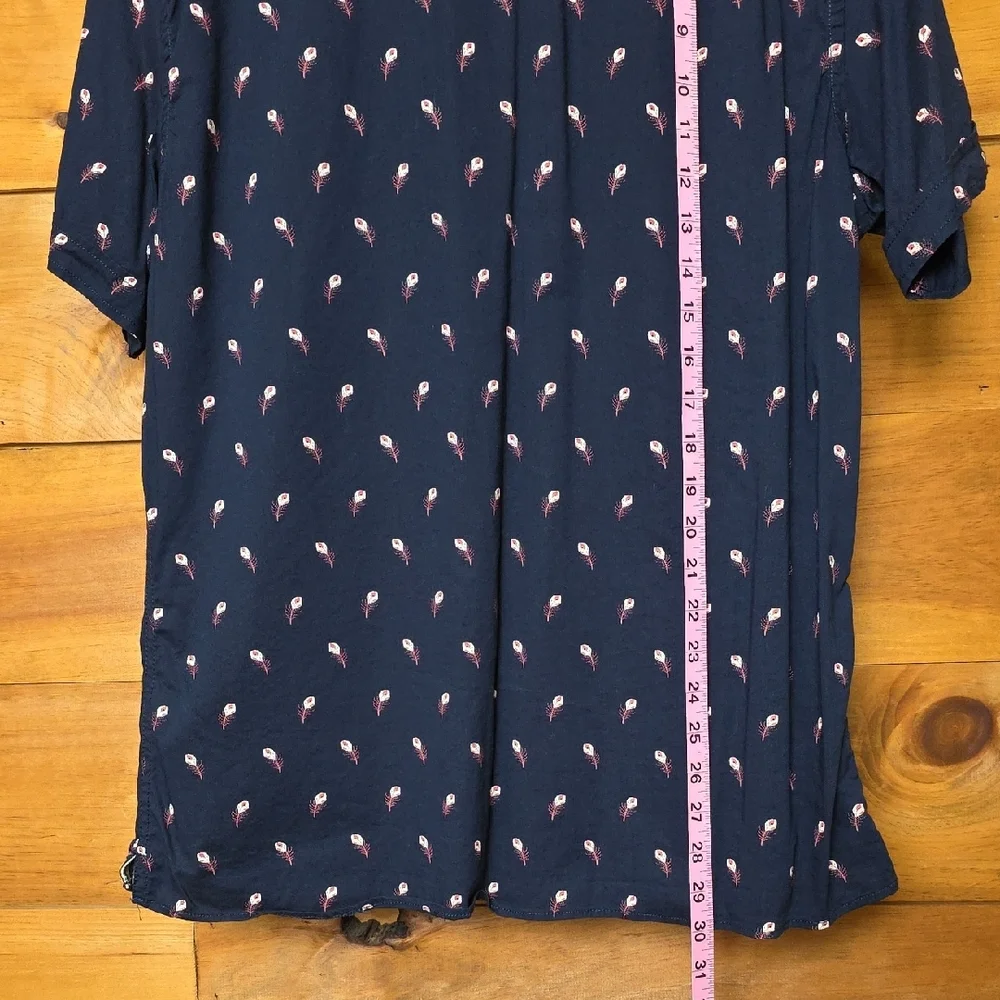 Banana Republic Navy Short-Sleeve Button-Down Shirt with Red&Cream Feather Large - Picture 3 of 8